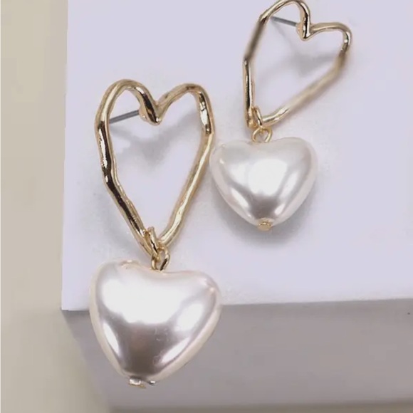 Private Label Jewelry - 🌼Heart earrings🌼